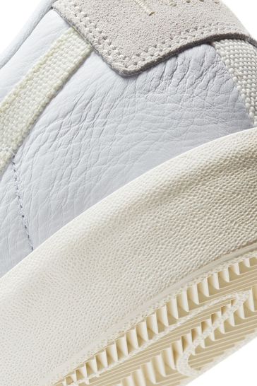 Blazer low 2025 leather sneaker
