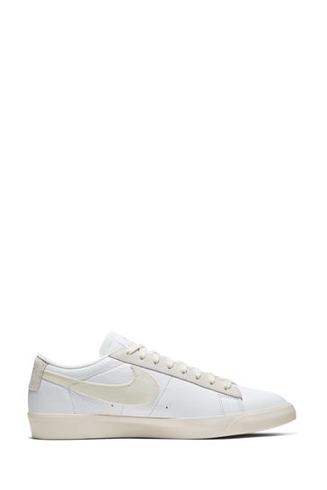 Blazer low hot sale sneakers white