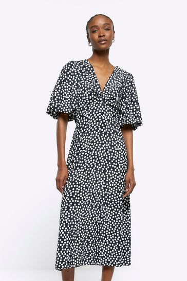 River island new arrivals spot shorts