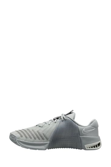 Grey nike gym trainers best sale