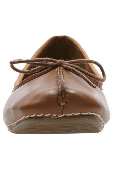 Clarks freckle ice navy leather discount