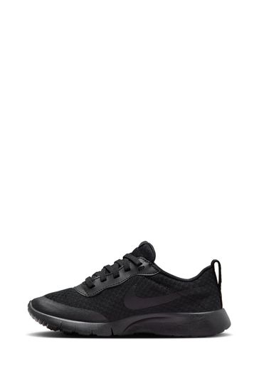 Black tanjun nike trainers hotsell