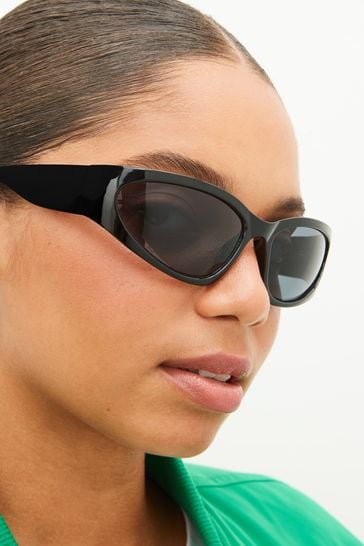 Black wrap hotsell sunglasses