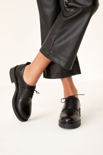 Leather shoes lace up store