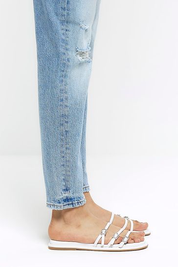 Multi outlet buckle sandals