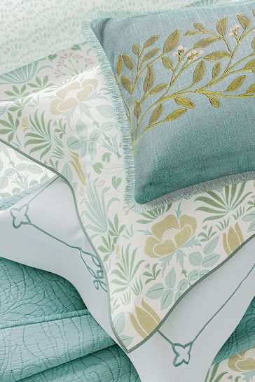 V&a hotsell quilted throw