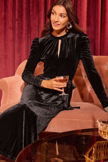 Love Roses Black Velvet Pleated Skirt Twist Neck Long Sleeve Midi Dress