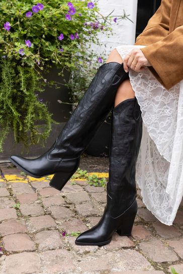 Knee high boots novo clearance