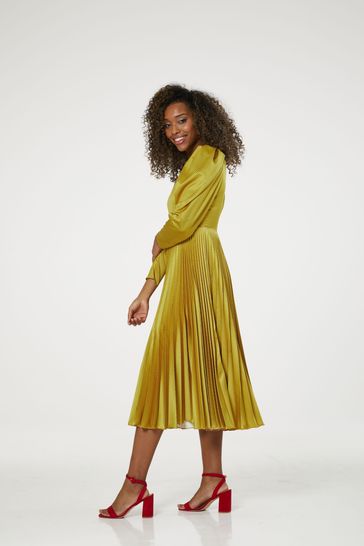Pleated dress yellow top