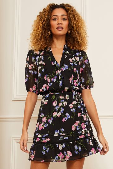 V neck short best sale dress with sleeves