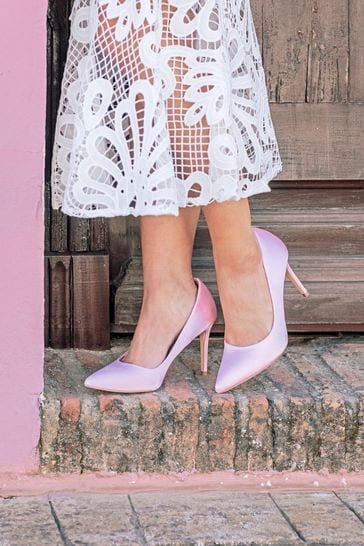 Blush pink sales court heels