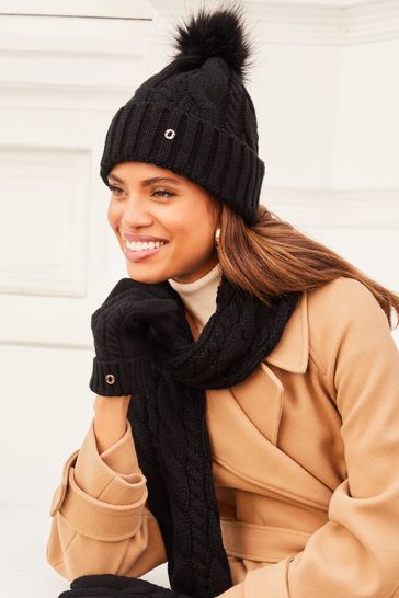 Black fur shop bobble hat