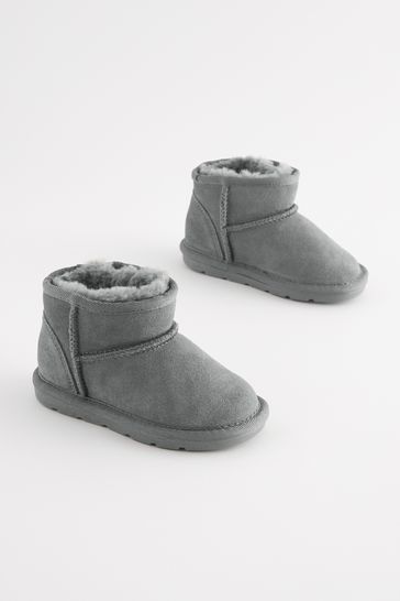 Grey pull on boots top