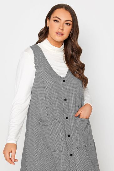 A 2025 line pinafore