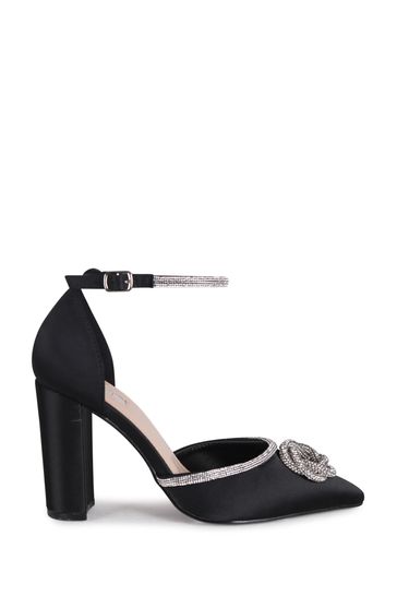 Block closed deals toe heels
