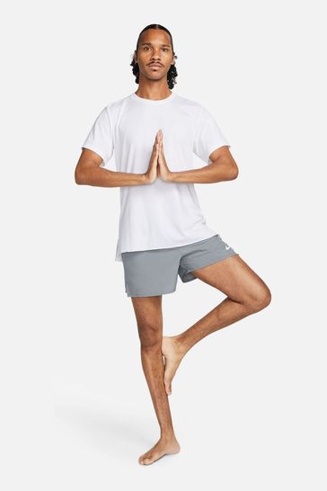 Nike 5 inch shorts grey discount