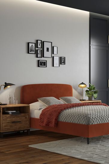 Brown tufted bed discount