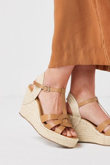 Tan t cheap bar wedges
