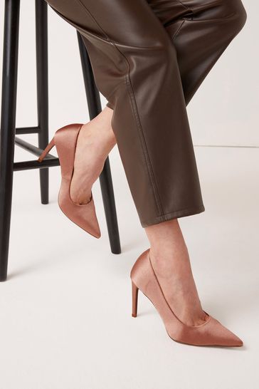 Forever comfort point shop court shoes