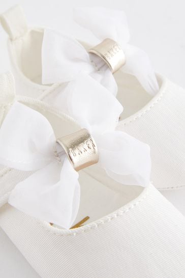 Baby girl white sales shoes size 4