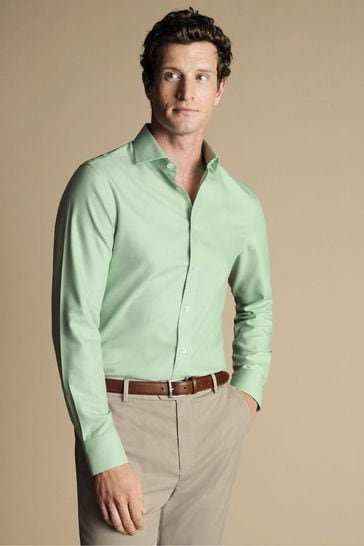 Camisa de corte ajustado verde de tejido Mayfair que no necesita plancha de Charles Tyrwhitt