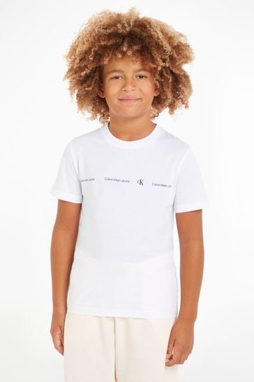 Camiseta blanca con eslogan de Calvin Klein