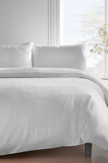 Catherine Lansfield White Woven Check 300 Thread Count Fitted Sheet