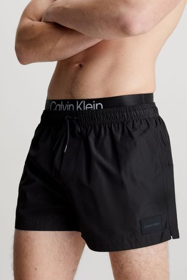 Bañador negro con cinturilla doble de Calvin Klein