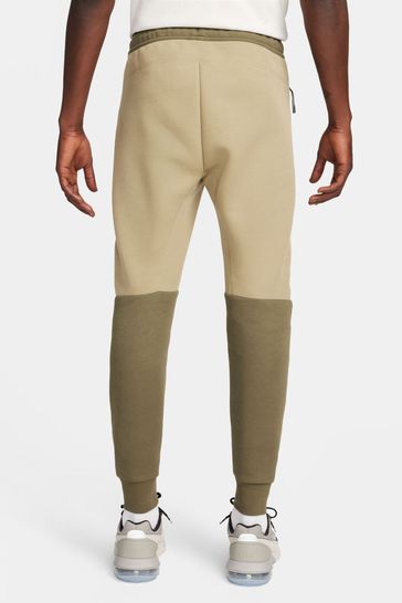 Green tech fleece pants top