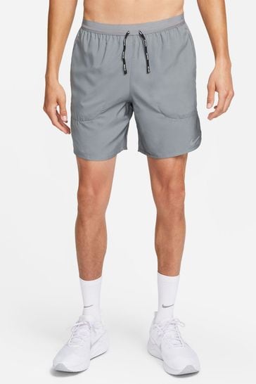 Pantalones cortos para correr grises Flex Stride de 7 pulgadas de Nike