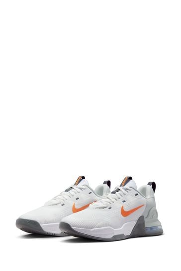 White nike best sale gym trainers