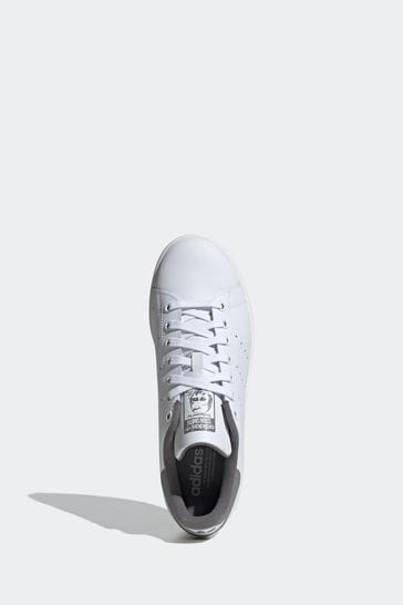 Adidas originals stan deals smith white and grey
