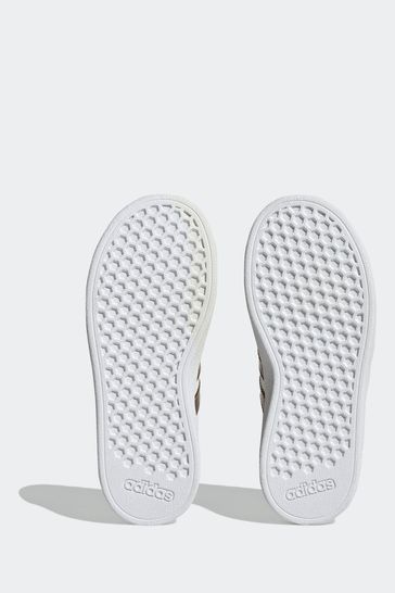 All white sales adidas with gold