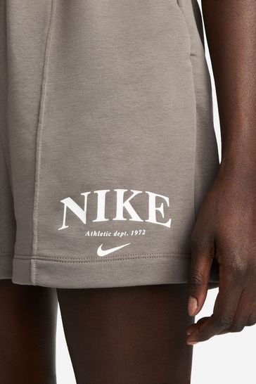 Nike varsity deals shorts