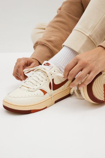 Nike crema sales