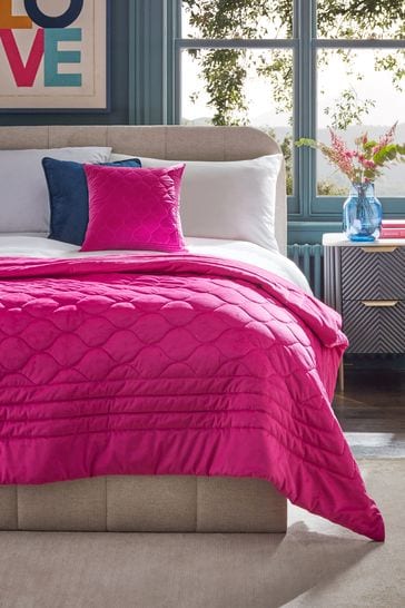 Fuchsia Pink Ogee Quilted Bedspread