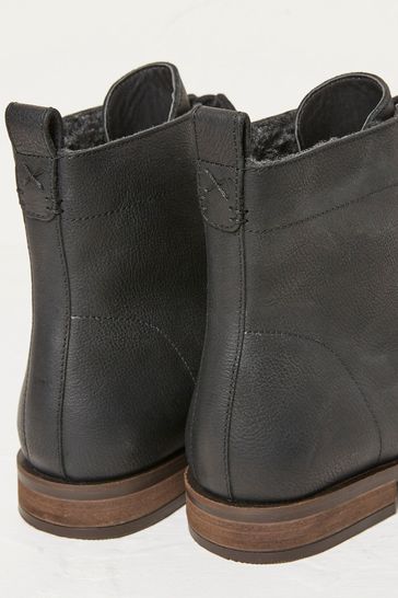 Lace up online chelsea boots womens