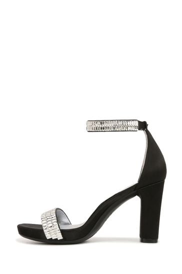 Naturalizer black sandals store