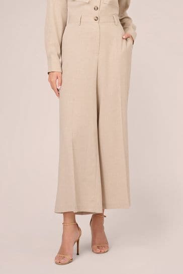 Pantalones utilitarios de pernera ancha con bolsillos oblicuos en color natural de Adrianna Papell