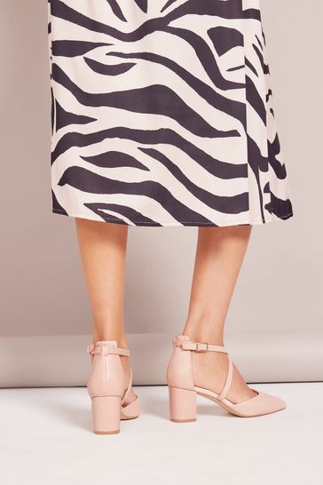 Block heels closed shoes 2025