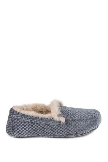 Totes Grey Isotoner Ladies Textured Velour Moccasin Slippers