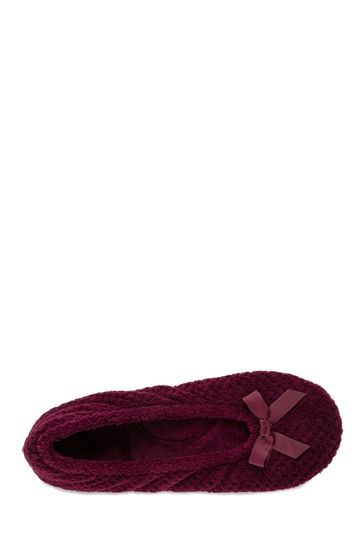 Red isotoner slippers discount
