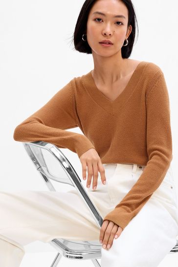 Gap v store neck jumper