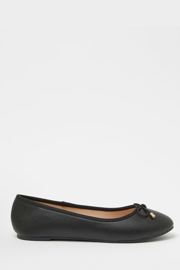 Black flat shop shoes with bow