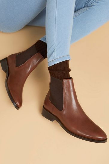 Jones Bootmaker Cream Forget-Me-Not Pointed Toe Chelsea Boots