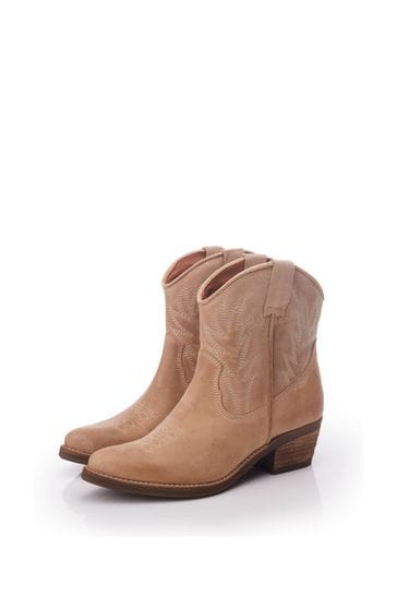 Buy Moda in Pelle Bettsie Ankle Western White Boots from Next USA