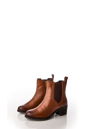 Block heel chelsea boots 2025