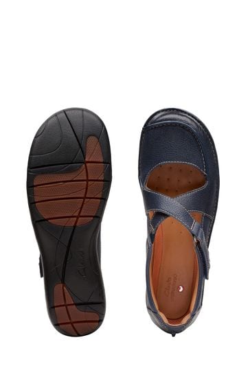 Clarks un shop loop navy leather