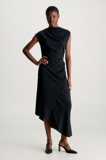 Vestido negro a media pierna drapeado de crepé de Calvin Klein