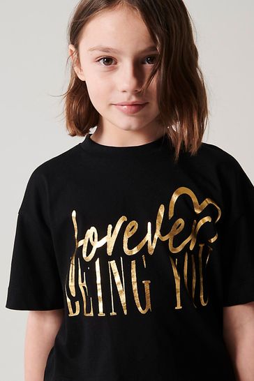 Black t 2025 shirt girl